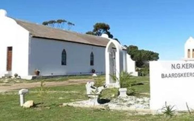 Baardskeerdersboskerk en klok